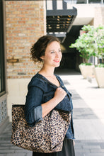 Load image into Gallery viewer, Sabrina - Cheetah Handbag w/ Clip-in Accessory Bag