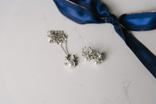 Load image into Gallery viewer, Stunning Reindeer Pearl-Stud Jewelry Set - Earrings & Necklace + FREE GIFT