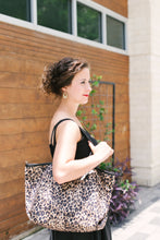 Load image into Gallery viewer, Sabrina - Cheetah Handbag w/ Clip-in Accessory Bag
